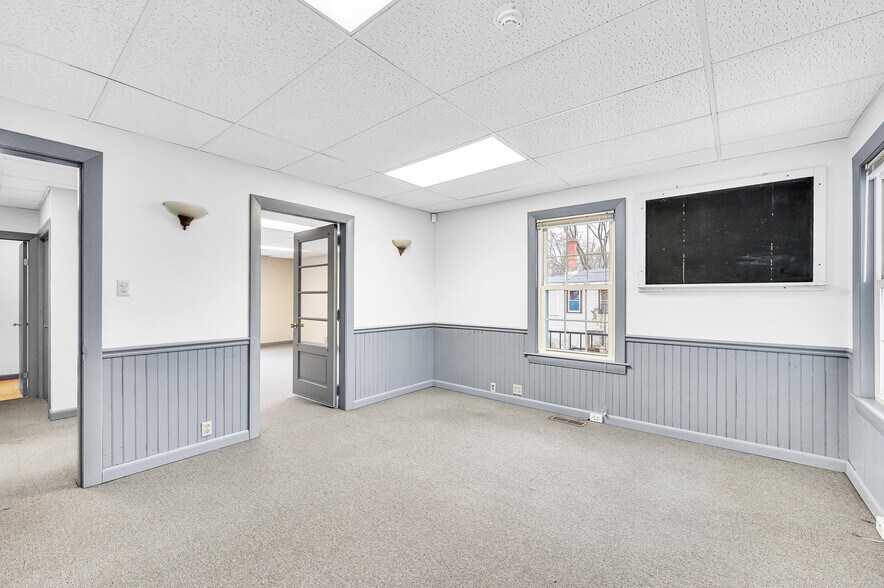 More Photos Of 355 Bridge St, Northampton Office For Lease