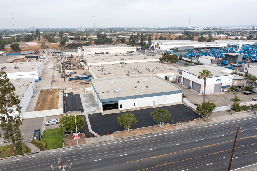 More Photos Of 1181 N Blue Gum St, Anaheim Warehouse For Lease