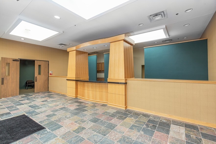 More Photos Of 22710 Haggerty Rd, Farmington Hills Research And Development For Lease
