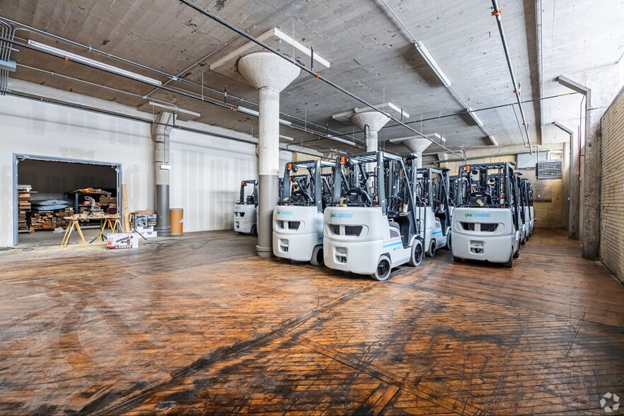 More Photos Of 4130-4150 S Wabash Ave, Chicago Manufacturing For Sale