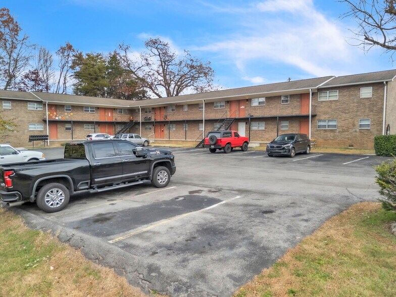 More Photos Of 211 Elyria Dr, Knoxville Apartments For Sale