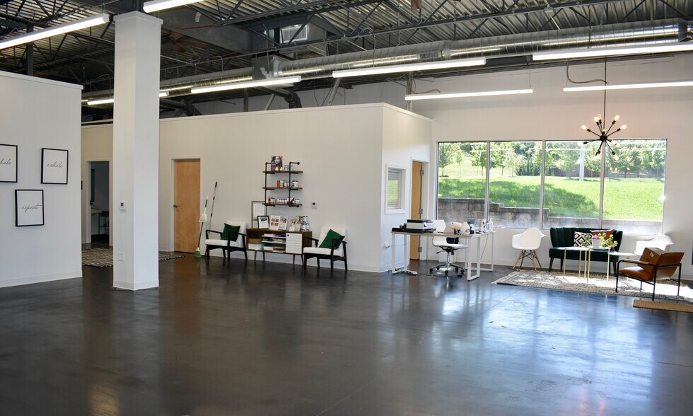 More Photos Of 13440-13456 W 127th St, Overland Park Unknown For Lease