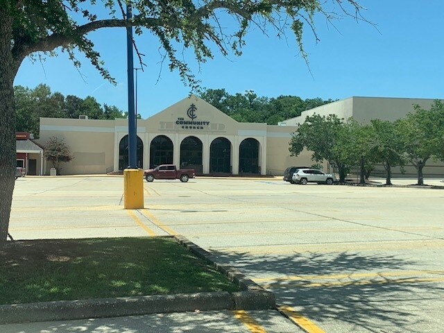 More Photos Of 1000 Parkview Dr, New Iberia General Retail For Lease