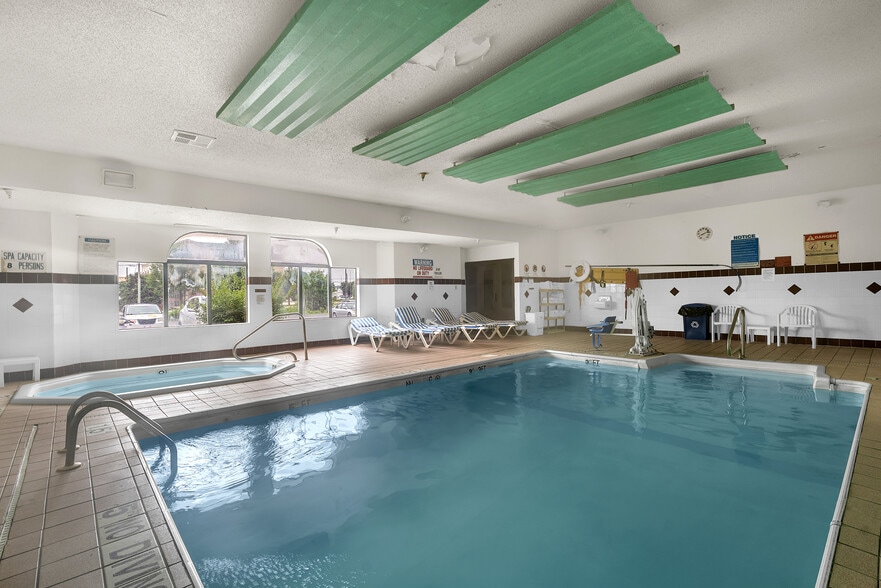 More Photos Of 220 Caravan Dr, Elkhart Hotel For Sale