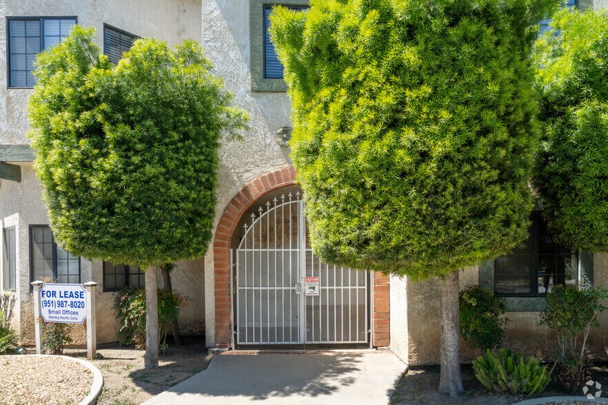 More Photos Of 370 W Grand Blvd, Corona Office For Lease