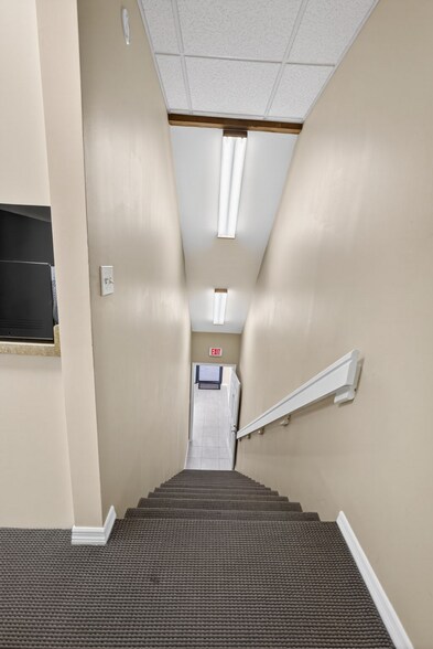 More Photos Of 3097-3117 SE Gran Park Way, Stuart Light Manufacturing For Sale