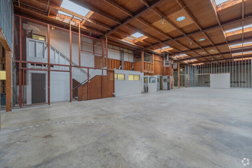 More Photos Of 1680 14th St, Oakland Warehouse For Sale