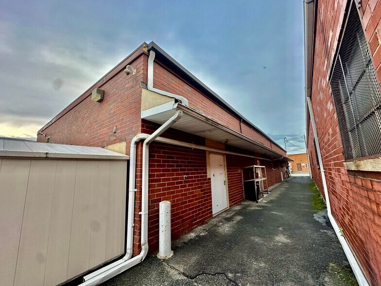 Primary Photo Of 17-19 Industrial Ave, Fairview Loft Creative Space For Lease