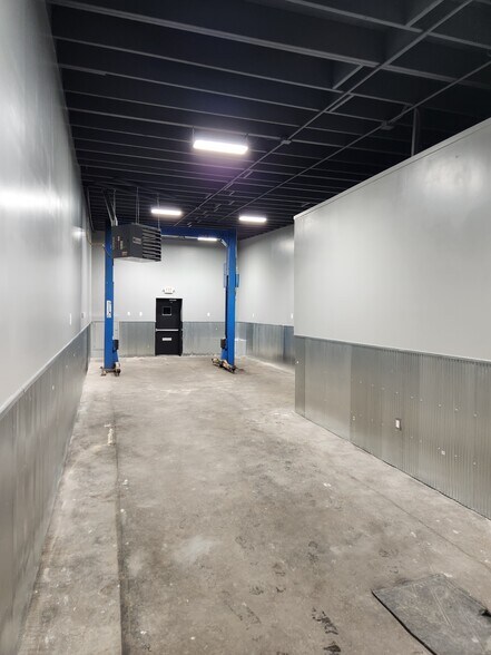 More Photos Of 11337 Van Dyke St, Detroit Light Distribution For Lease