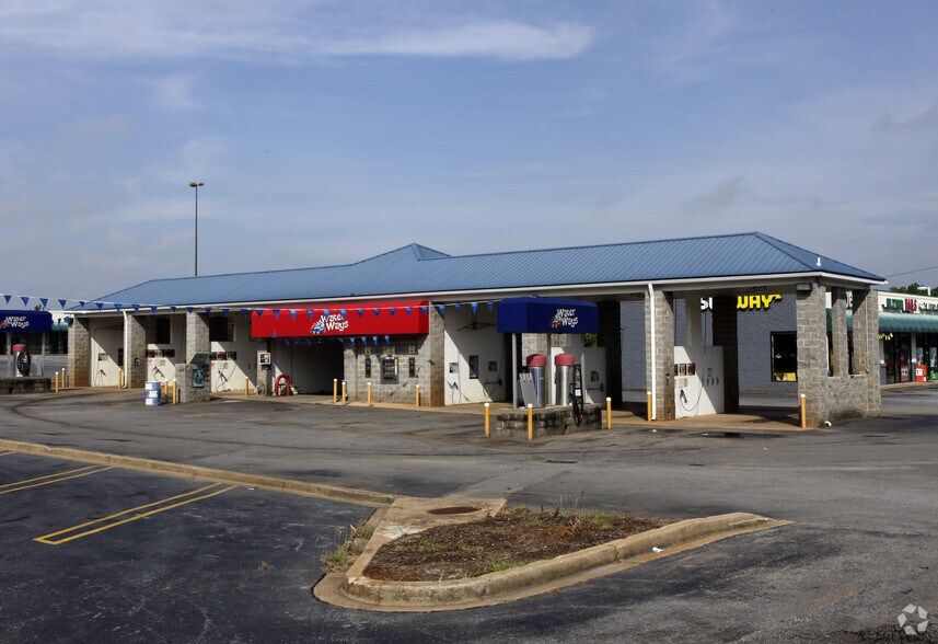 Primary Photo Of 616 E Main St, Duncan Carwash For Sale