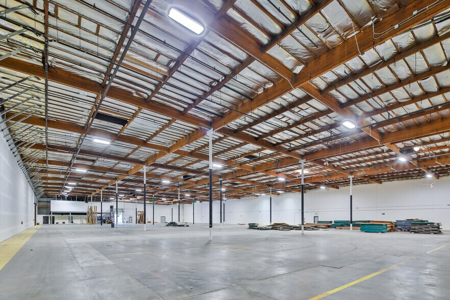 More Photos Of 28210 Avenue Stanford, Valencia Distribution For Sale