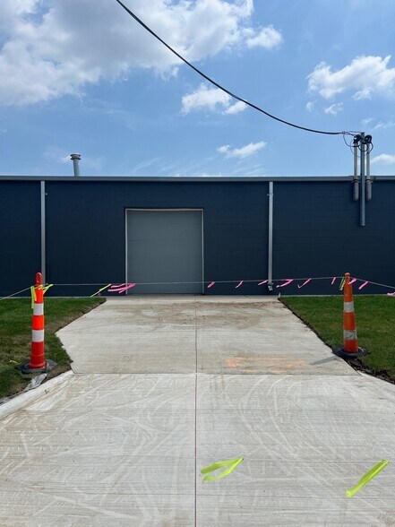 More Photos Of 34001 Groesbeck Hwy, Clinton Township Freestanding For Sale