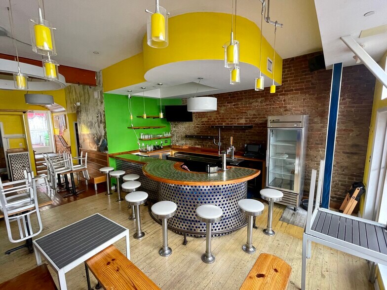 More Photos Of 314 William St, Fredericksburg Storefront For Lease