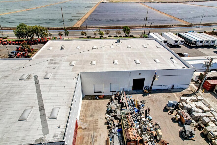 More Photos Of 167 Lambert St, Oxnard Warehouse For Lease