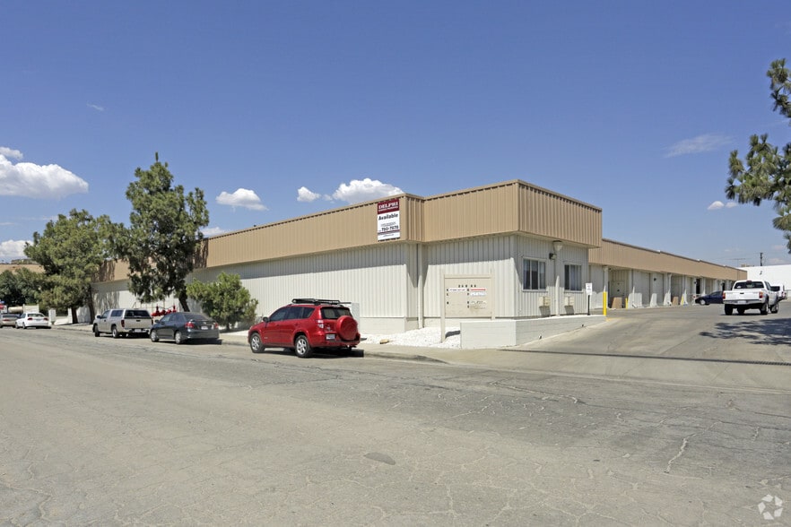 More Photos Of 26846 Oak Ave, Canyon Country Warehouse For Lease