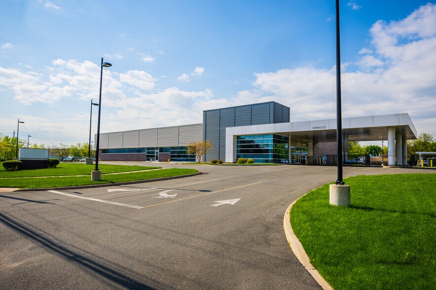 More Photos Of 290 Veterans Blvd, Rutherford Warehouse For Lease