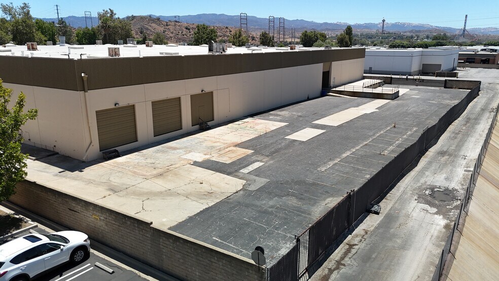 More Photos Of 25371-25395 Rye Canyon Rd, Valencia Warehouse For Lease