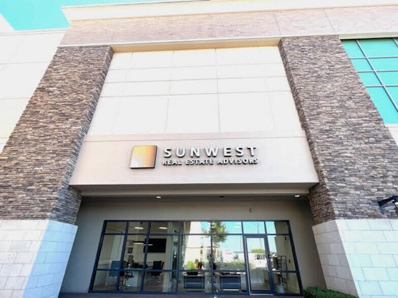 More Photos Of 6901 W 135th St, Overland Park General Retail For Lease