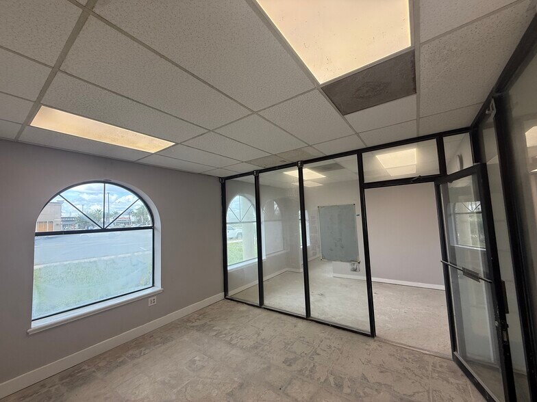 More Photos Of 2185-2187 3rd St S, Jacksonville Beach Office For Lease