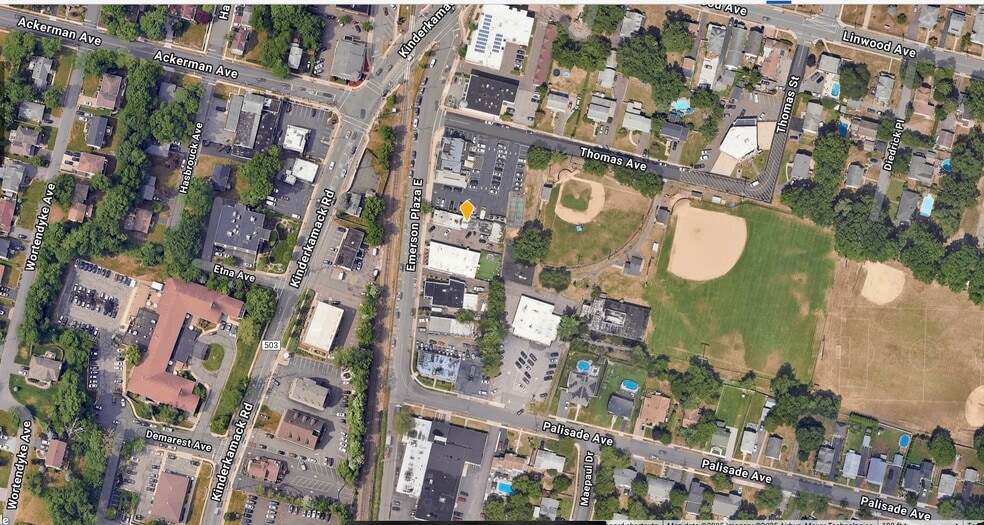 More Photos Of 23 Emerson Plz, Emerson Freestanding For Sale