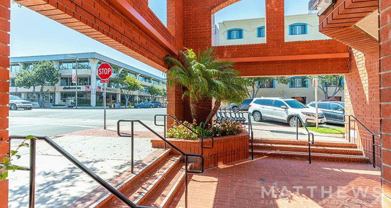 More Photos Of 800 Silverado St, La Jolla Office For Sale