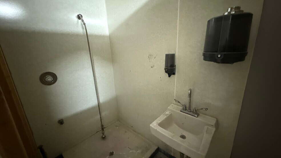 More Photos Of 25 S Broad St, Nazareth Medical For Lease