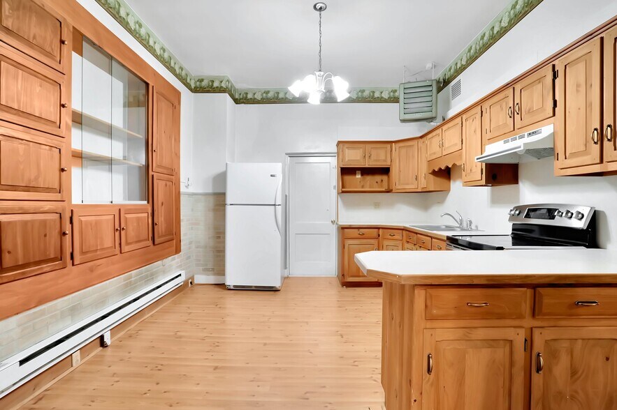 More Photos Of 9604 S Congress St, New Market Office For Sale