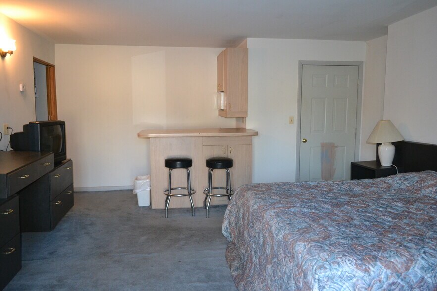 More Photos Of 529 Route 17M, Middletown Storefront Retail Residential For Sale