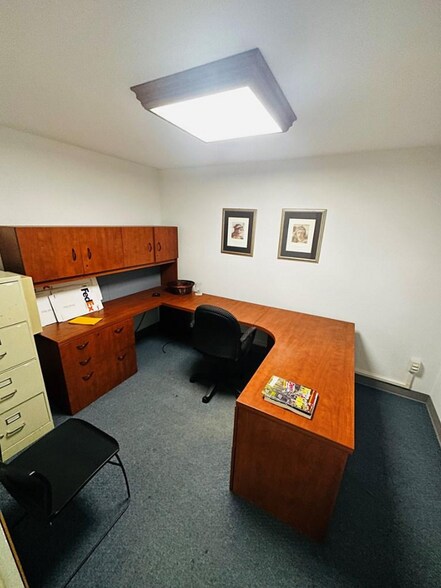 More Photos Of 8424 N HWY 69, Pollok Flex For Sale