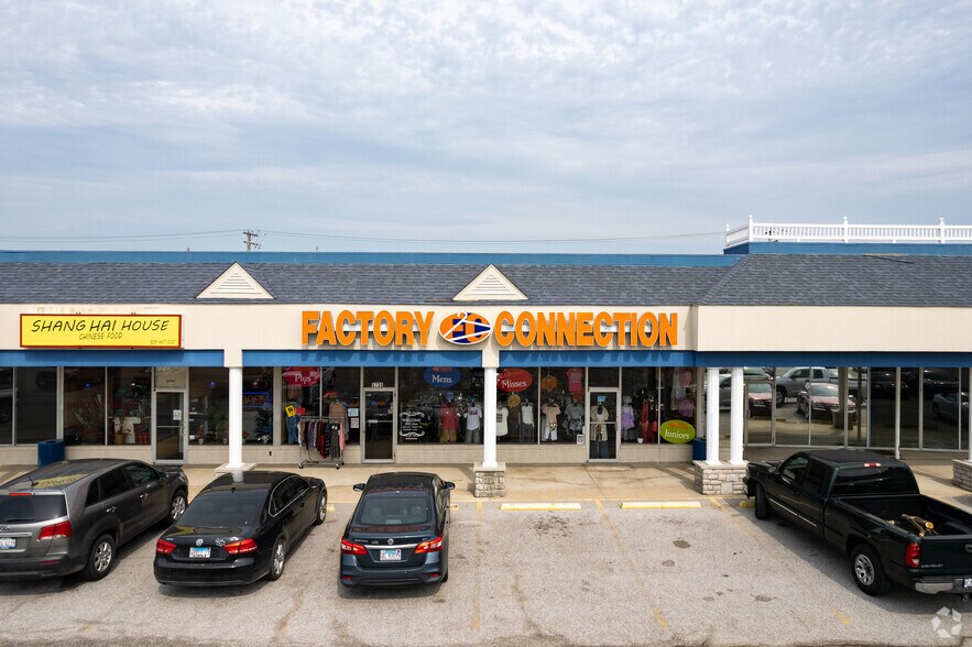 More Photos Of 5701-5777 Godfrey Rd, Godfrey Storefront For Lease