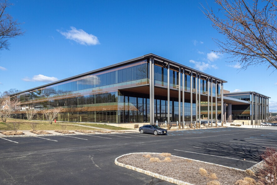 More Photos Of 175 Park Ave, Madison Office For Lease