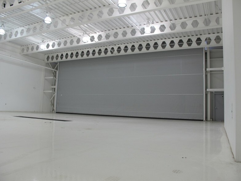 More Photos Of 2100 Palomar Airport Rd, Carlsbad Airplane Hangar For Sale