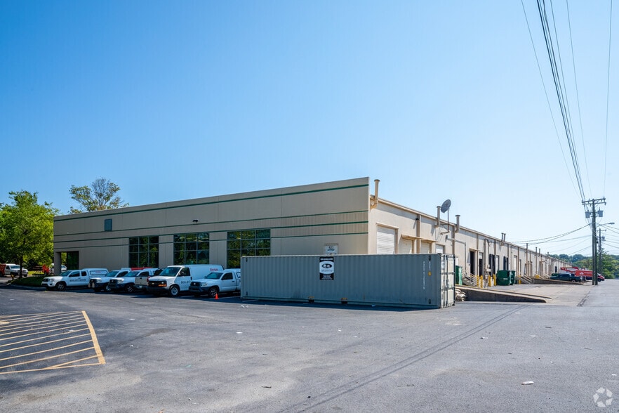 More Photos Of 600-623 Airpark Center Dr, Nashville Warehouse For Lease