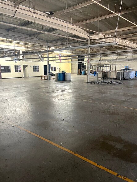 More Photos Of 3660 S Hill St, Los Angeles Manufacturing For Lease