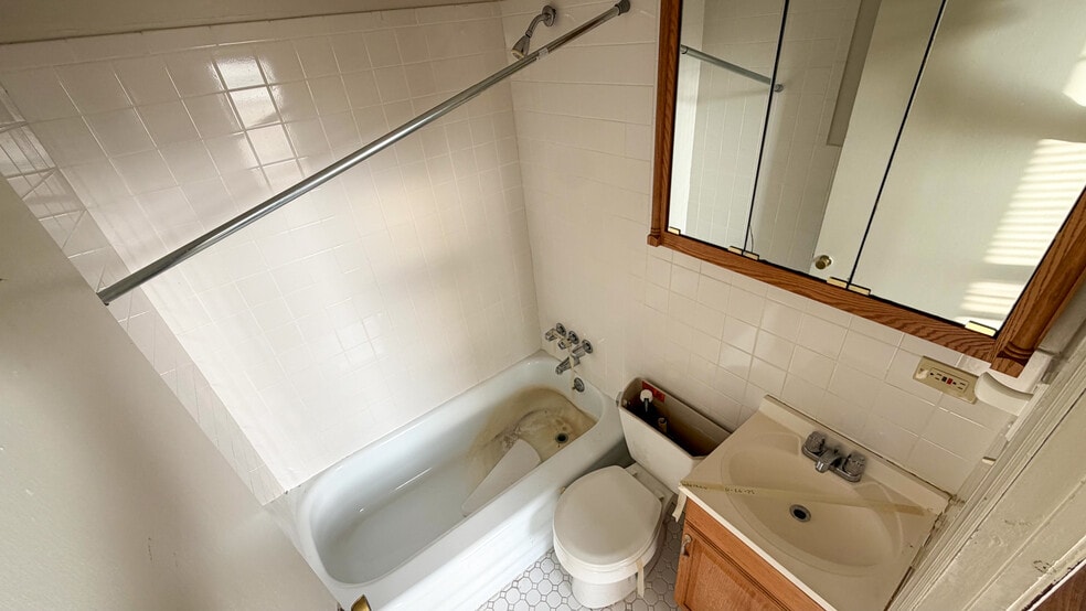 More Photos Of 24 E University Ave, Cincinnati Apartments For Sale