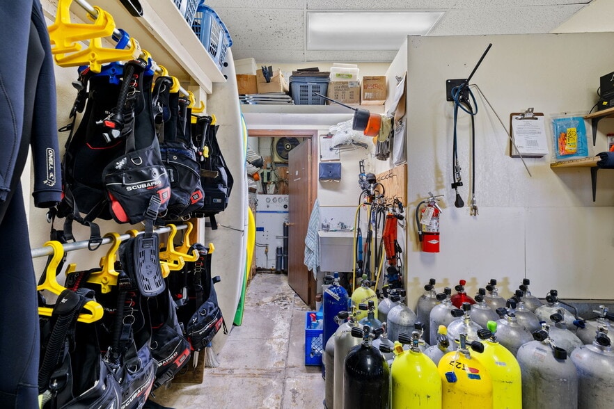 More Photos Of 2112 Armory Dr, Santa Rosa Freestanding For Sale