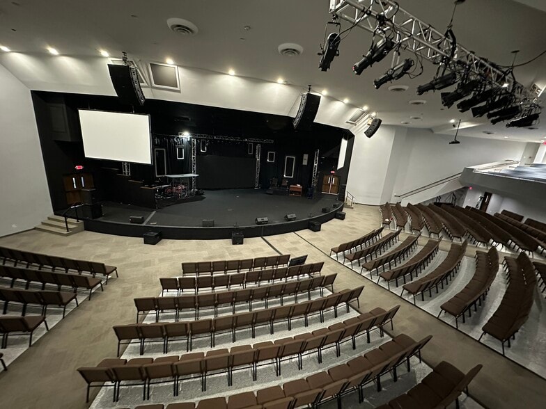 More Photos Of 800 N Pine Hills Rd, Orlando Religious Facility For Lease