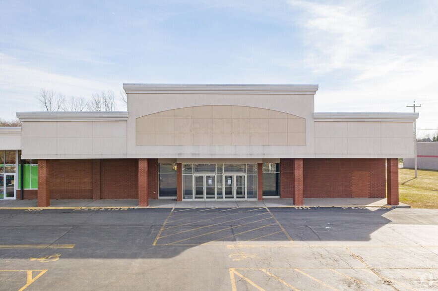 More Photos Of 316-345 West Ave, Albion Town Orleans Department Store For Sale