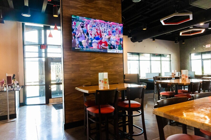 More Photos Of 6501 North Fwy, Fort Worth Restaurant For Sale