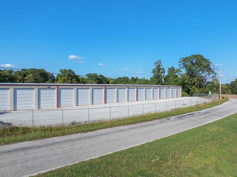 More Photos Of 50 Voss Ln, Huntingdon Self Storage For Sale