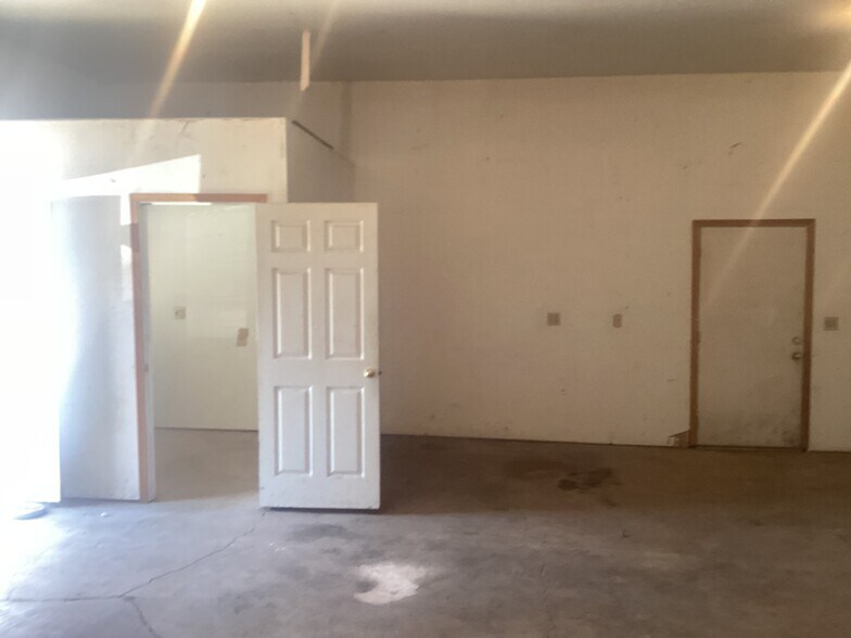 More Photos Of 190 W Main St, Yamhill Light Distribution For Sale