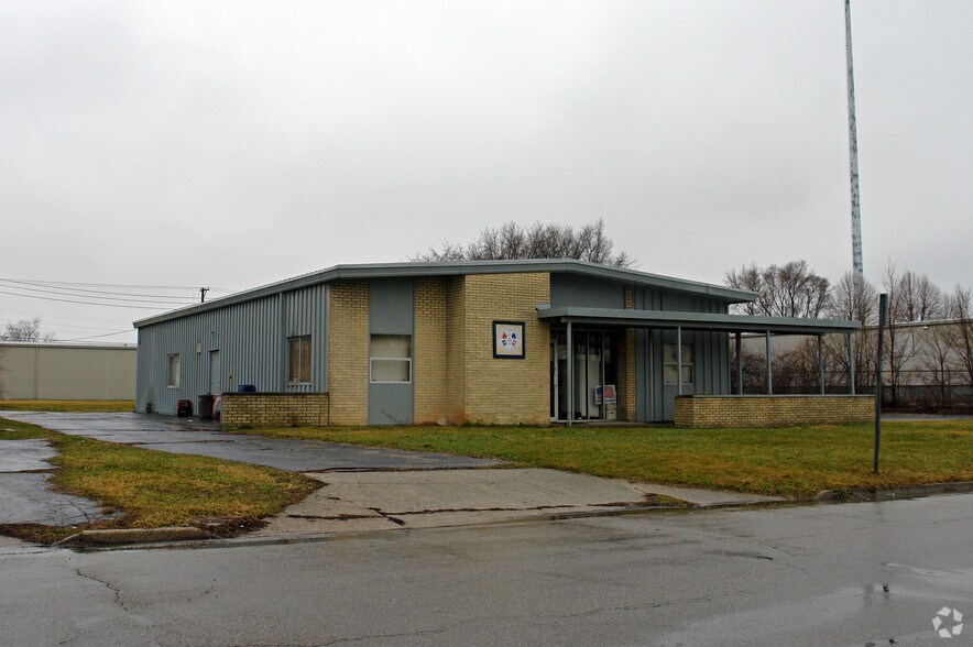 More Photos Of 60 Commerce Park Dr, Dayton Flex For Sale