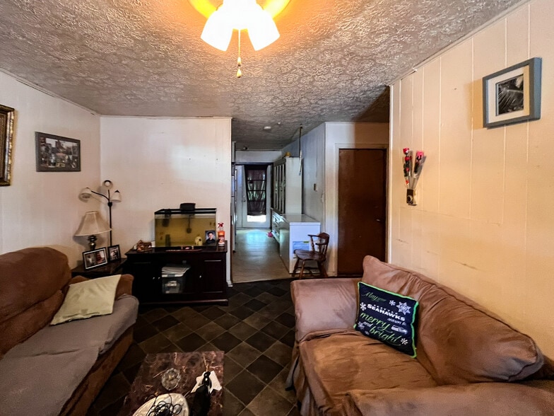 More Photos Of 21290 Great Mills Rd, Lexington Park Service For Sale