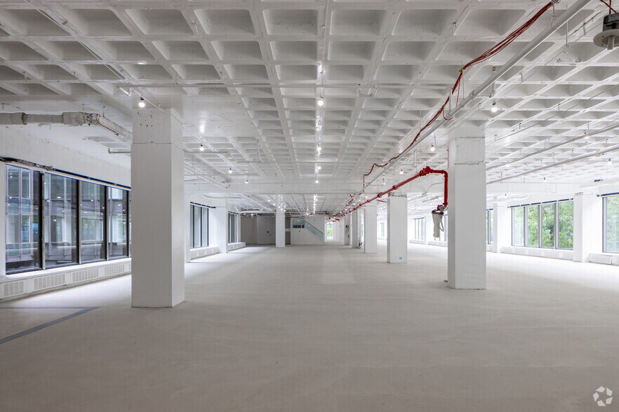 More Photos Of 866 United Nations Plz, New York Office For Sale
