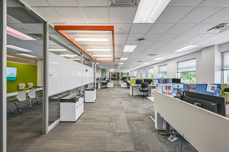 More Photos Of 5601 Headquarters Dr, Plano Office For Sale