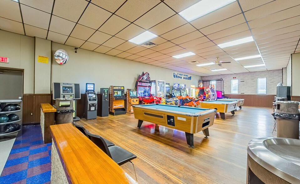 More Photos Of 2701 P Nut Ln, Bloomsburg Bowling Alley For Sale