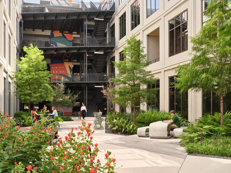 More Photos Of 3232 E Cesar Chavez St, Austin Unknown For Lease