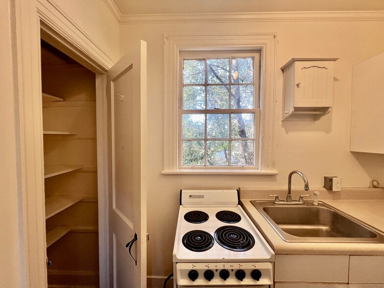 More Photos Of 221 E 56th St, Savannah Apartments For Sale