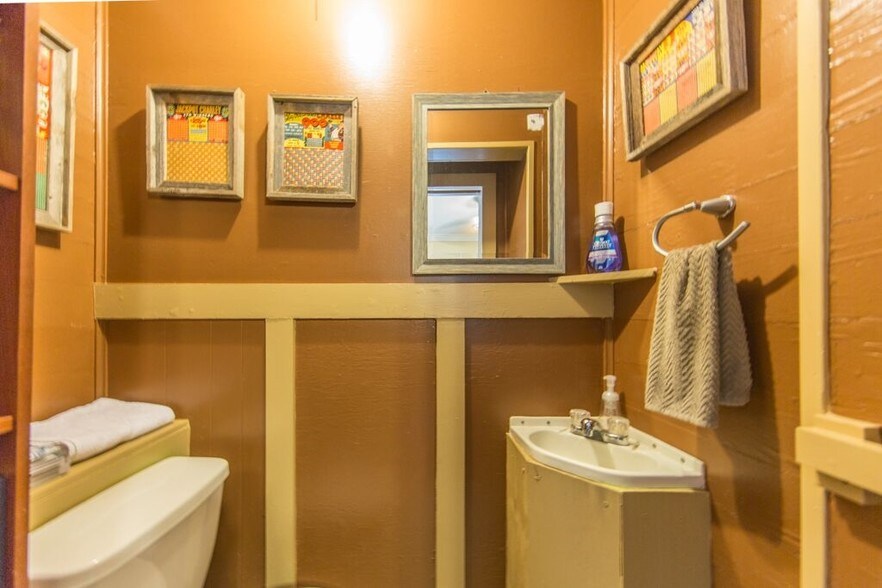 More Photos Of 1502 Main St, Seabrook Office Residential For Lease