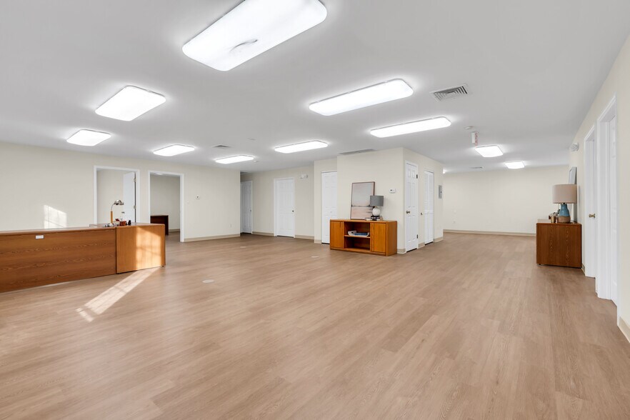 More Photos Of 1 Bethany Rd, Hazlet Office For Lease